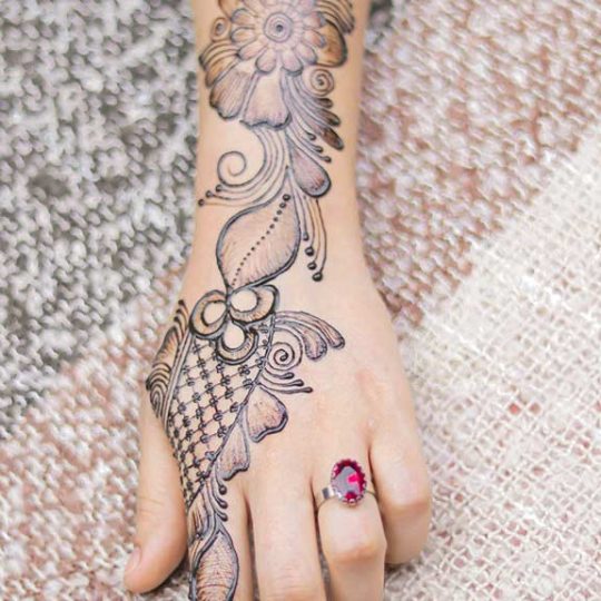 Hire a henna artist for your NH, ME, MA or VT event